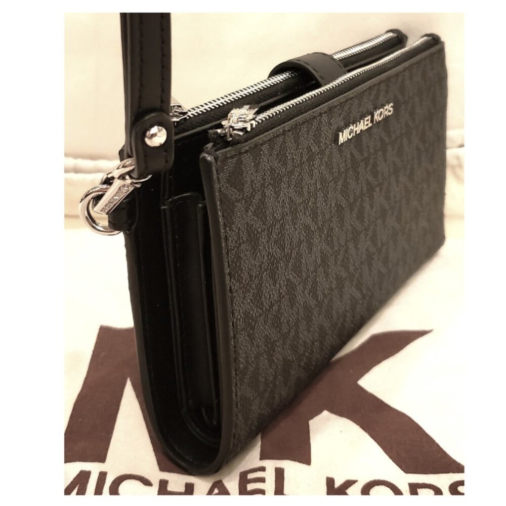 MICHAEL KORS Travel Double Zip Multi-Compartment Black Wristlet